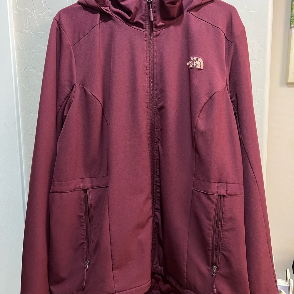 Women’s North Face Hooded Winter Jacket - XL; Burgundy